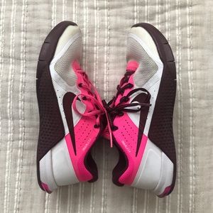 Women’S NIKE Metcons Size 6